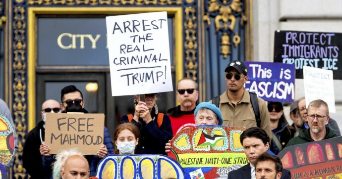 Trump si fa la sua parata in stile nordcoreano e mostra tutta la debolezza
