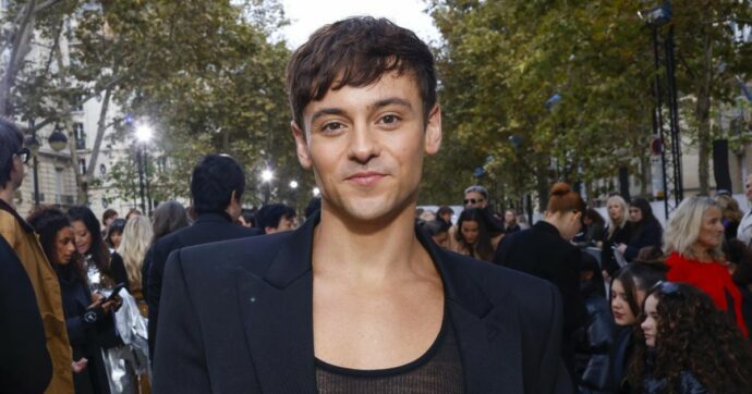 “A 10 anni vedevo ombre malefiche, i miei non volevano un figlio campione. Per mio padre vinsi una medaglia olimpica”: Tom Daley a cuore aperto