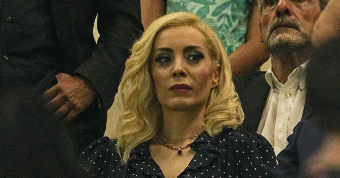 “Marta Fascina in affitto nella villa di Arcore”: la famiglia Berlusconi ora vuole “regolarizzare” l’ex first lady