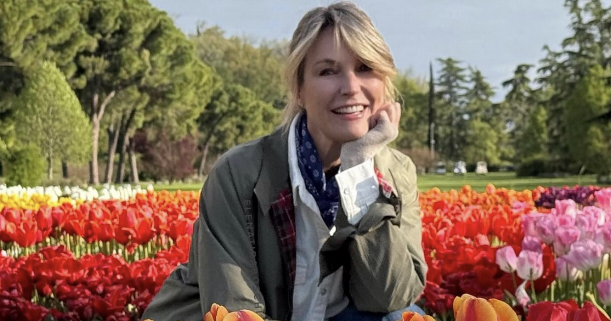 “Durante uno sketch dovevo aprire un libro sullo sci che invece era pieno di foto molto hot. La Gialappa’s lo faceva per imbarazzarmi. Emilio Fede? Mi mando via senza avvisare”: parla Ellen Hidding