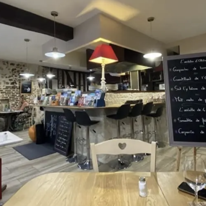 “Se arrivate al ristorante in numero diverso dalla prenotazione, pagherete 15 euro per ogni persona in più o in meno”: la scelta di Olivier Vincent fa discutere