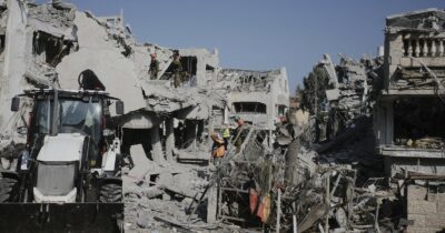 Copertina di La minaccia di Netanyahu: “Presto i nostri caccia sui cieli di Teheran”. Annullati i negoziati Usa-Iran sul nucleare. Le basi militari di Usa, Francia e Uk minacciate dagli ayatollah