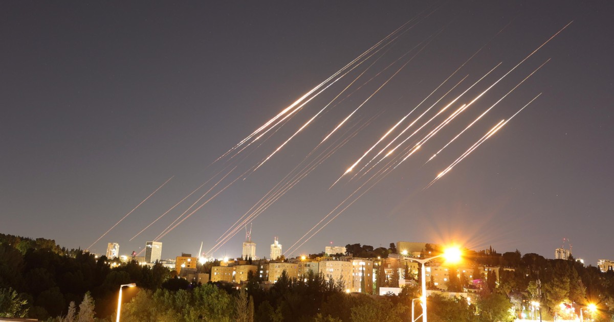 Dall'Iran 100 missili contro Israele: morti e feriti. Tel Aviv manda i ...