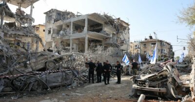 Copertina di Israele colpisce Teheran: "Uccisi 9 scienziati nucleari". Gaza diventa "fronte secondario". L'Iran: “Pronti a usare duemila missili”. E minaccia Francia, Gran Bretagna e Stati Uniti
