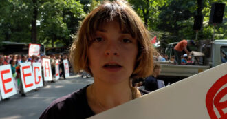 Copertina di “Ci hanno manganellati e strappato i vestiti”: parla l’attivista della Global March for Gaza bloccata in Egitto