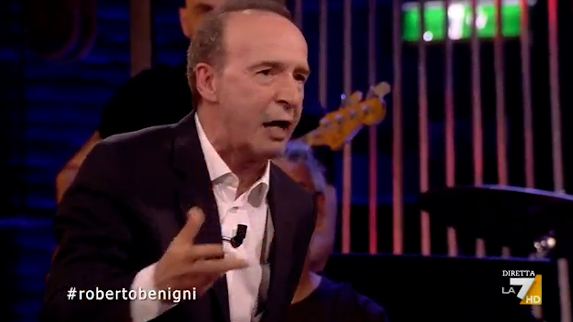 Gaza, la rabbia di Benigni su La7: “Perché continuano a uccidere bambini? Si devono fermare. Non sono umani”