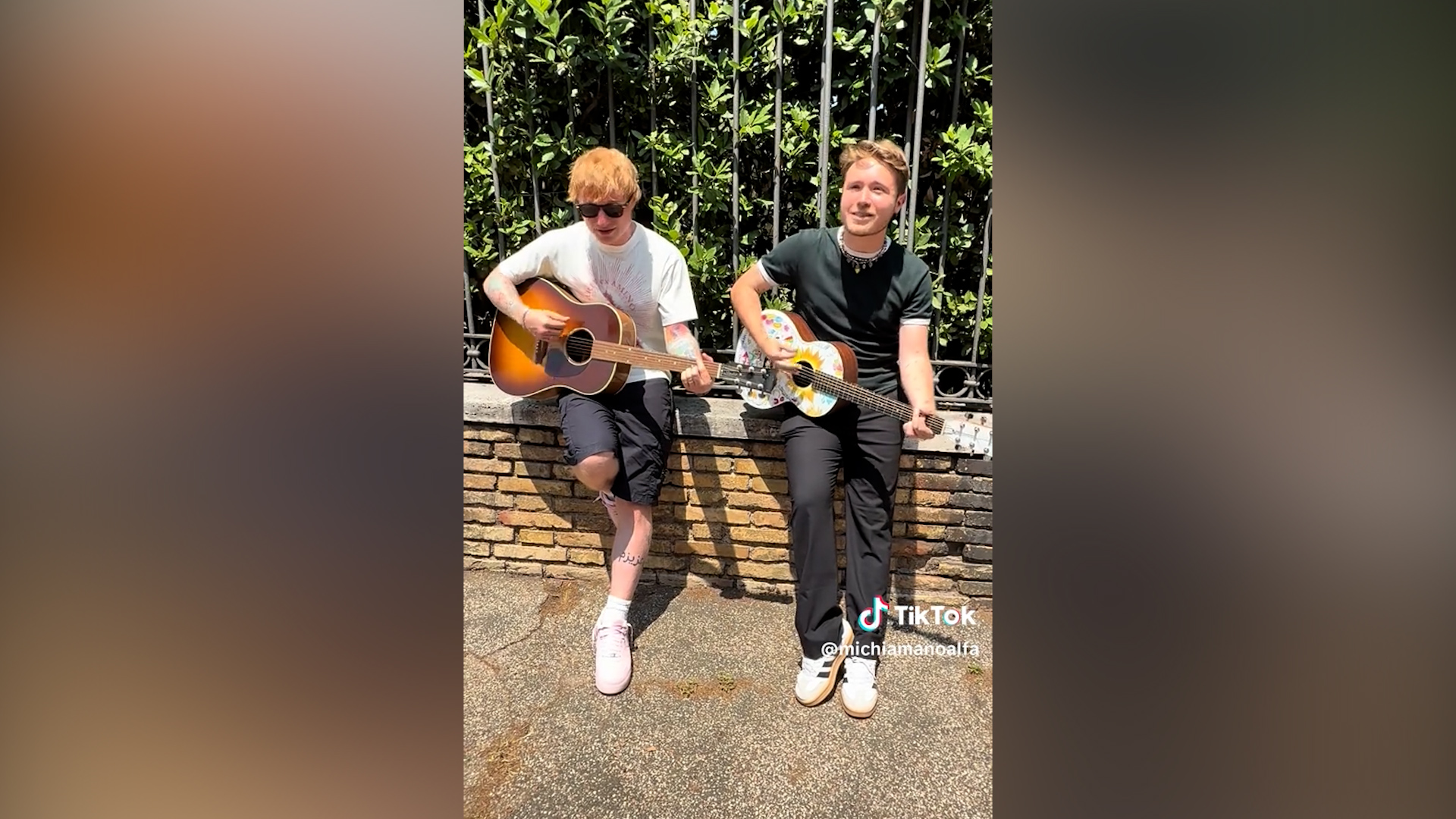 Ed Sheeran e Alfa suonano e cantano insieme: il duetto che non ti aspetti – Video Ed Sheeran e Alfa suonano e cantano insieme: il duetto che non ti aspetti – Video