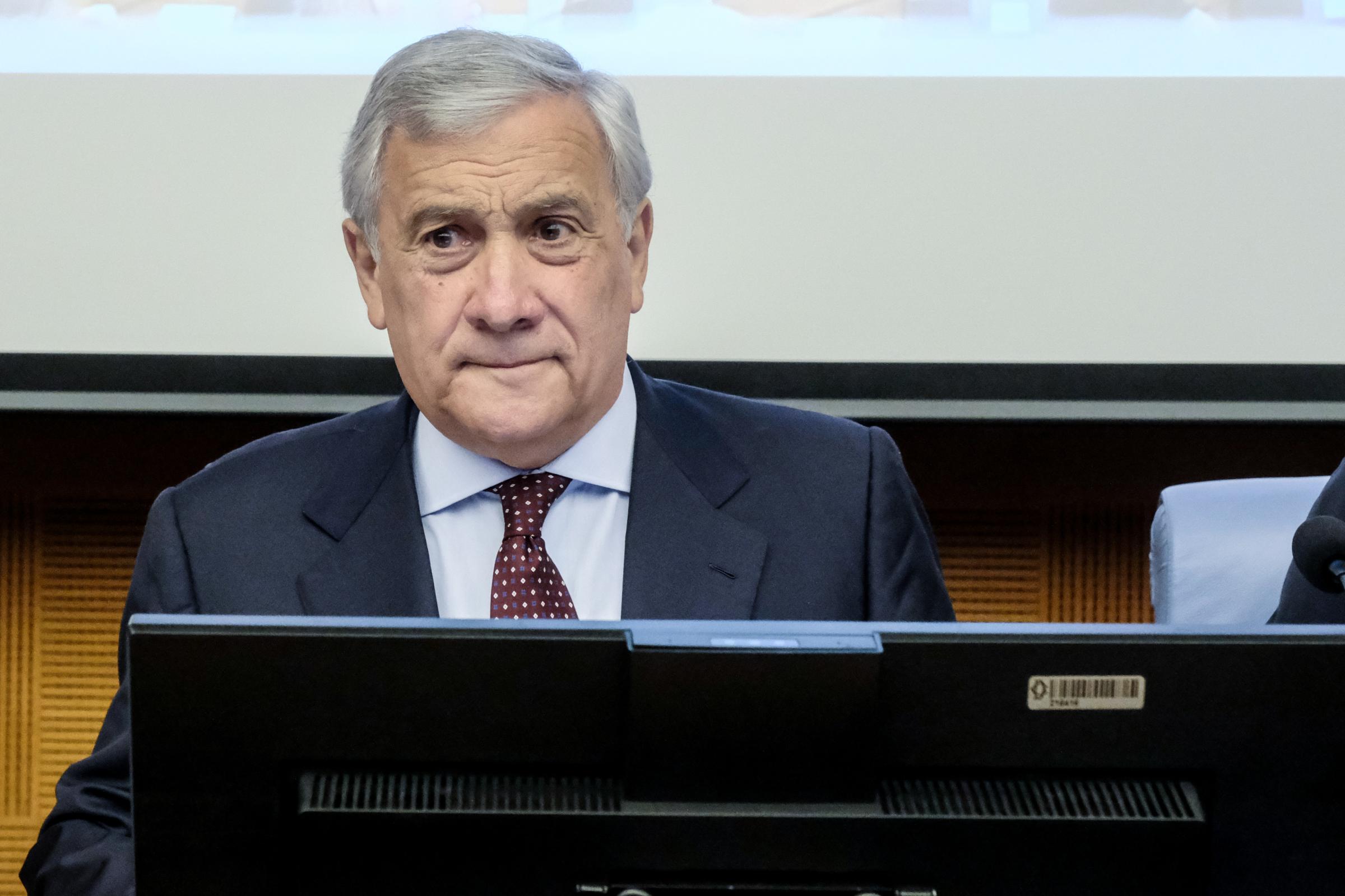 Guerra Israele Iran, Tajani: “Nessuna ambiguità di fronte alla minaccia nucleare, Teheran in 6 mesi avrebbe avuto 10 atomiche” Guerra Israele Iran, Tajani: “Nessuna ambiguità di fronte alla minaccia nucleare, Teheran in 6 mesi avrebbe avuto 10 atomiche”