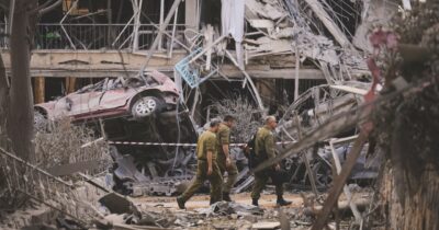 Copertina di Israele e Iran: razzi e accuse. Usa e Russia: “Fermatevi”