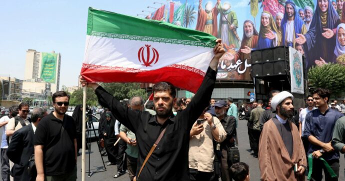 Voci da Teheran. Cambio di regime vicino? “No, schiacciamo i sionisti”