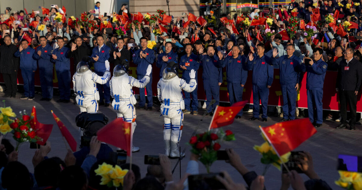 la cina e le corse allo spazio la luna marte e la supremazia orbitale che passa per migliaia di satelliti