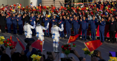 Copertina di La Cina e le corse allo spazio: la Luna, Marte e la “supremazia orbitale” che passa per migliaia di satelliti