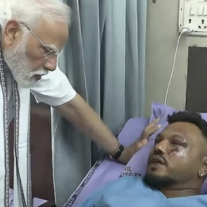L’unico sopravvissuto del volo Air India “potrà tornare a casa tra un paio di giorni. Il miracolo non è solo che sia vivo ma anche che abbia ferite lievi”