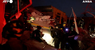 Copertina di Guerra Iran-Israele, nuovi attacchi nella notte: missili dall’Iran verso Israele – Le immagini