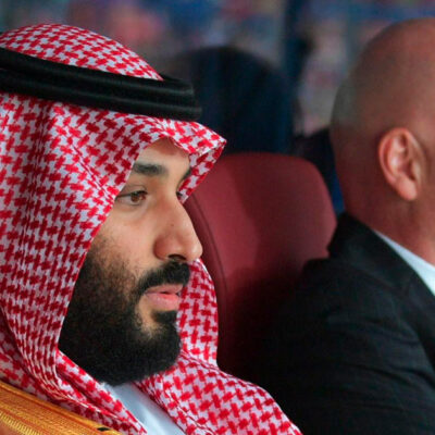 Copertina di Chi comanda nel pallone. Così il mondiale per club spalanca a bin Salman le porte del calcio Fifa