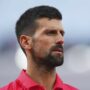 Copertina di “Mio padre andò dagli usurai a Belgrado per me”: le rivelazioni choc di Djokovic. Poi fissa l’obiettivo pre-ritiro