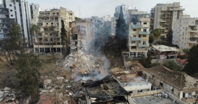 Copertina di Altra notte di raid, Netanyahu: "Da venerdì 13 morti". E Trump avverte: "Se attaccati reagiremo con forza mai vista"
