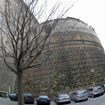 Copertina di Ior, ordini di Bergoglio ancora ignorati. E il denaro rimane fuori dal Vaticano