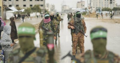 Copertina di Fronda interna, bande filo-Israele e solo 30 capi: Hamas assediata