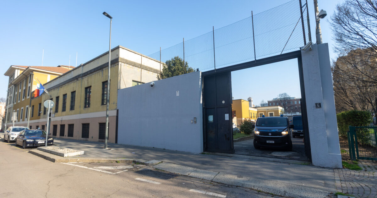 Stadio criminale: audio e interviste inedite ripercorrono la storia delle curve milanesi, tra omicidi, mafie e neonazi Stadio criminale: audio e interviste inedite ripercorrono la storia delle curve milanesi, tra omicidi, mafie e neonazi