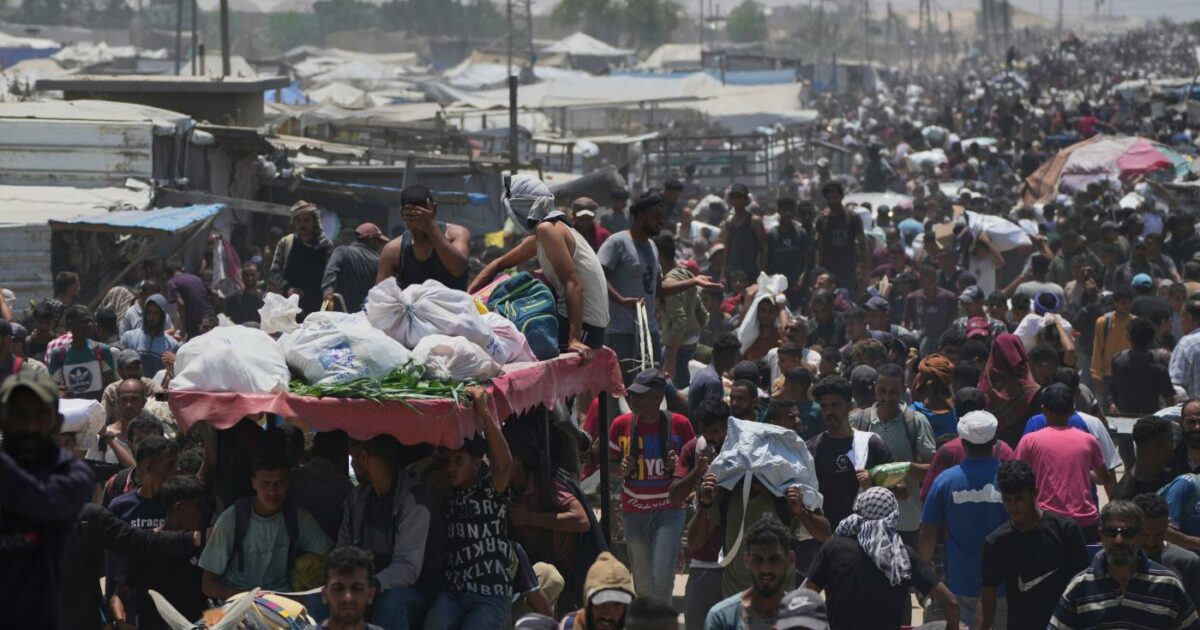 Gaza, ancora spari contro i palestinesi in attesa degli aiuti umanitari: “Oggi 38 morti e oltre 200 feriti” Gaza, ancora spari contro i palestinesi in attesa degli aiuti umanitari: “Oggi 38 morti e oltre 200 feriti”