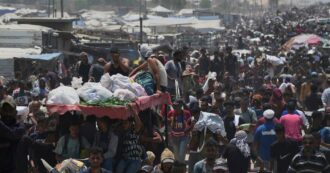 Gaza, ancora spari contro i palestinesi in attesa degli aiuti umanitari: “Oggi 38 morti e oltre 200 feriti”