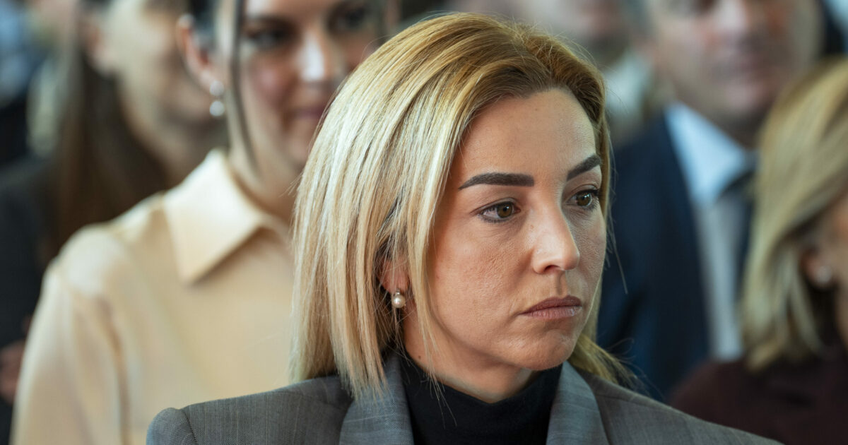 “L’ex assessore di FdI ordinò al capo dei vigili un dossier per screditare Salis”: perquisizioni in Comune a Genova “L’ex assessore di FdI ordinò al capo dei vigili un dossier per screditare Salis”: perquisizioni in Comune a Genova