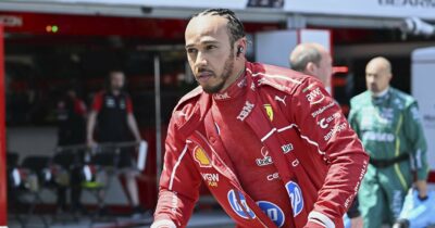 Copertina di “Succedono tante cose sullo sfondo, servono dei cambiamenti”: Hamilton si sfoga sulla situazione in Ferrari