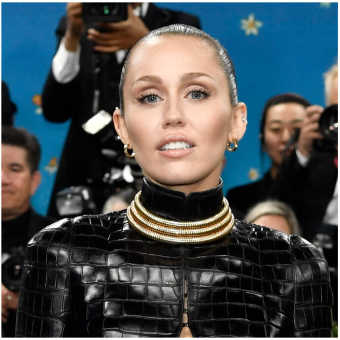 “Ogni volta che vedo Sabrina Carpenter, ho l’impulso di chiederle se sta bene. So cosa vuol dire bruciarsi, non voglio che capiti agli altri”: parla Miley Cyrus