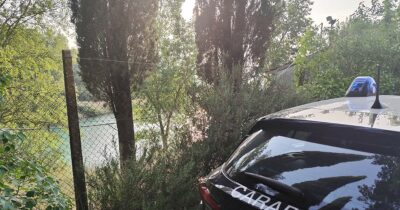 Copertina di Tragedia a Marsciano: 14enne morto dopo un tuffo in un laghetto artificiale