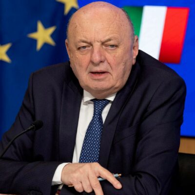 Copertina di La riunione di Forza Italia con Pichetto: “Intestiamoci la legge in nome di Berlusconi”