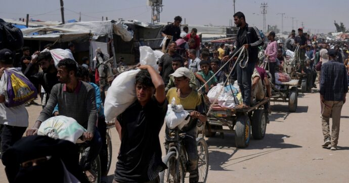 Gaza, il “sistema” Ghf schiaccia i civili verso sud. E si muore per fame