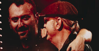 Copertina di Luca Carboni dopo la malattia è pronto a tornare live: duetta con Cesare Cremonini a San Siro e annuncia a novembre un concerto-evento al Forum – IL VIDEO