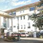Copertina di Va in ospedale, uccide la moglie ricoverata e poi si ammazza