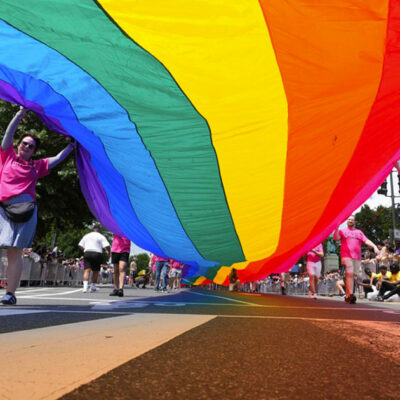 Copertina di Non solo Milano e Roma: da Nord a Sud la carica dei Pride di provincia, in piazza contro invisibilità e pregiudizi
