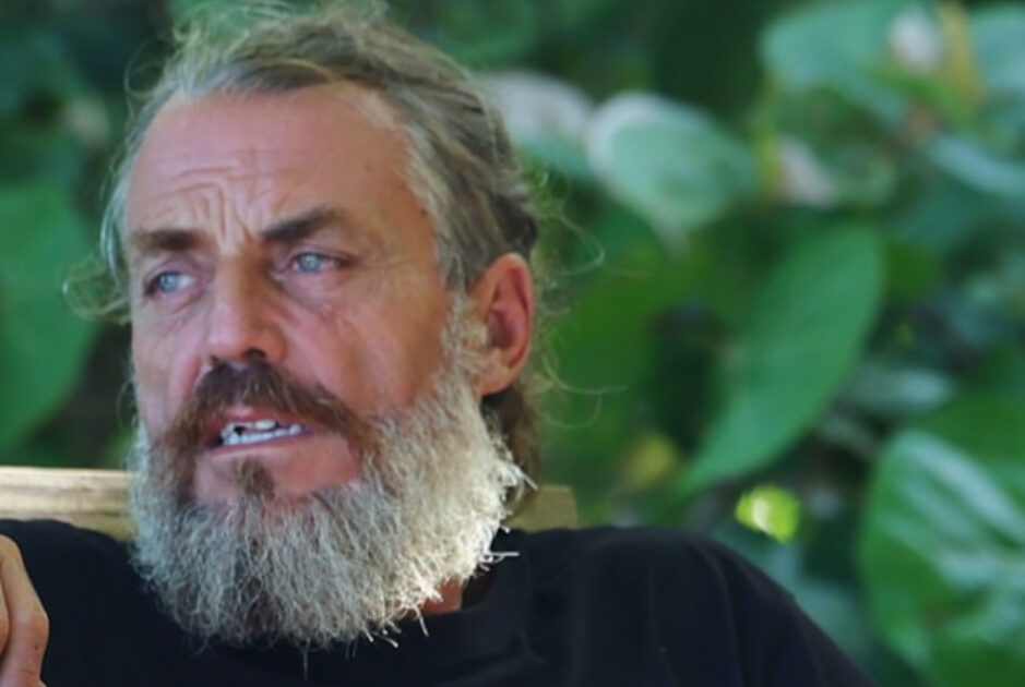 “Non ti voglio sentire, qui non c’è da mangiare. Mi tolgono il riso”: Mirko Frezza show all’Isola dei Famosi, interrompe la chiamata con la figlia “Non ti voglio sentire, qui non c’è da mangiare. Mi tolgono il riso”: Mirko Frezza show all’Isola dei Famosi, interrompe la chiamata con la figlia