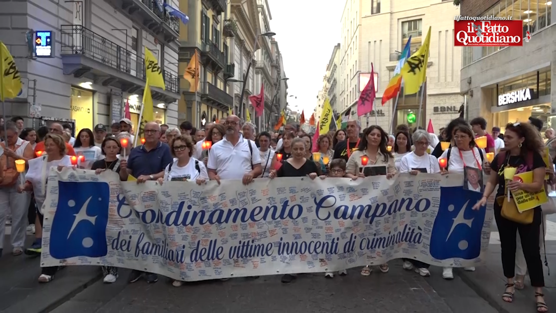 a napoli la fiaccolata dei familiari delle vittime della criminalit224 don ciotti la prescrizione uccide la verit224