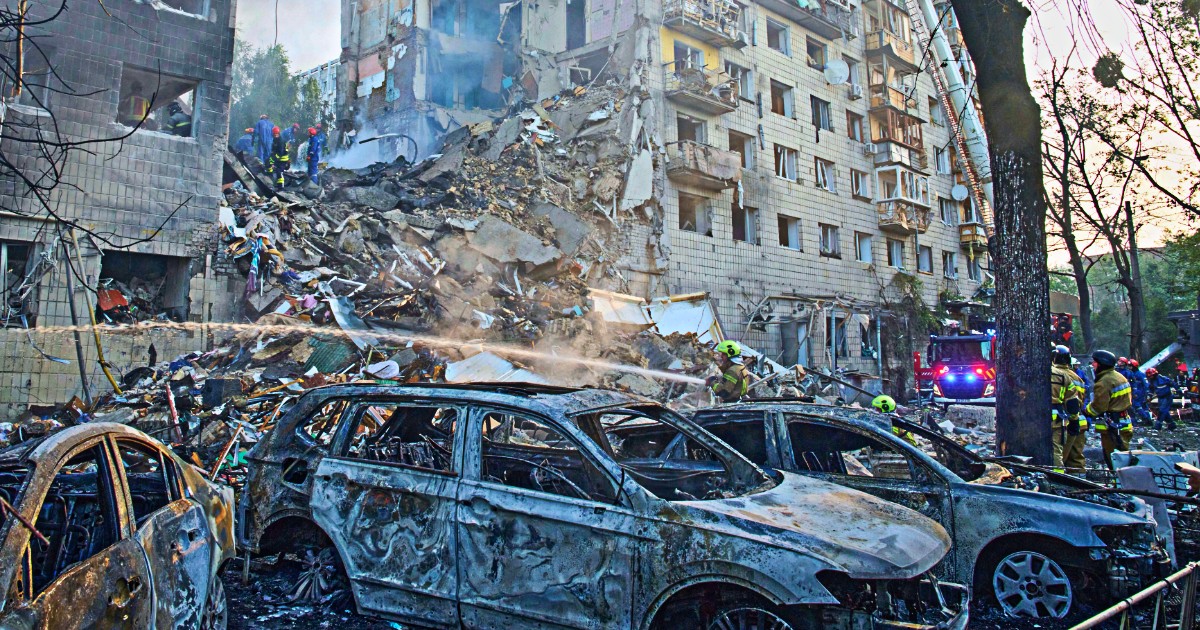 la russia bombarda kiev colpiti diversi quartieri il sindaco almeno 55 vittime
