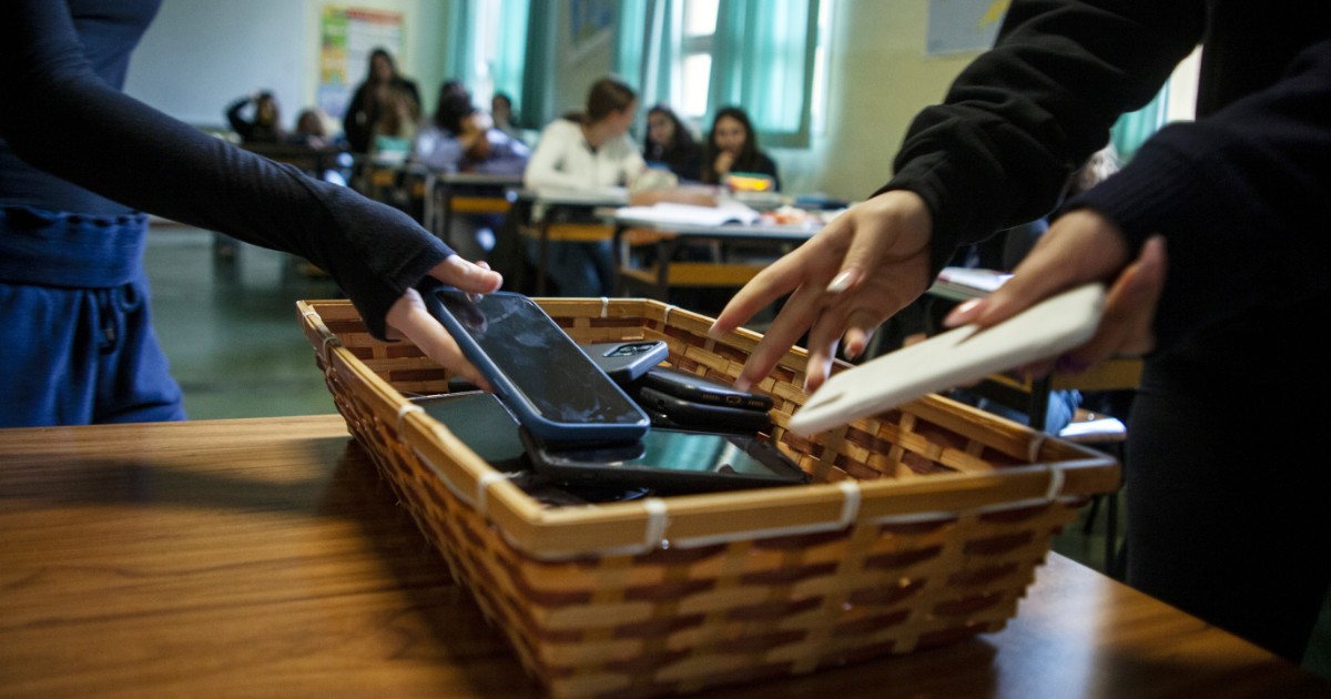Vietare il cellulare a scuola è come dire ai giovani di non fare l’amore prima del matrimonio Vietare il cellulare a scuola è come dire ai giovani di non fare l’amore prima del matrimonio