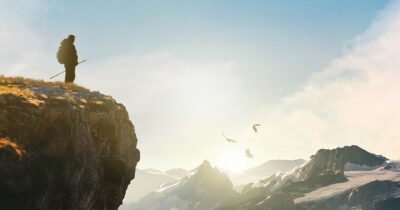 Copertina di In marcia coi lupi, il documentario imperdibile dalla parte degli animali selvaggi che invita alla coesistenza con l’uomo