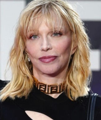 “Sono una libertina, per le mie cose romantiche ho un ‘friend with benefit’ e anche lui è un libertino”: le parole di Courtney Love “Sono una libertina, per le mie cose romantiche ho un ‘friend with benefit’ e anche lui è un libertino”: le parole di Courtney Love