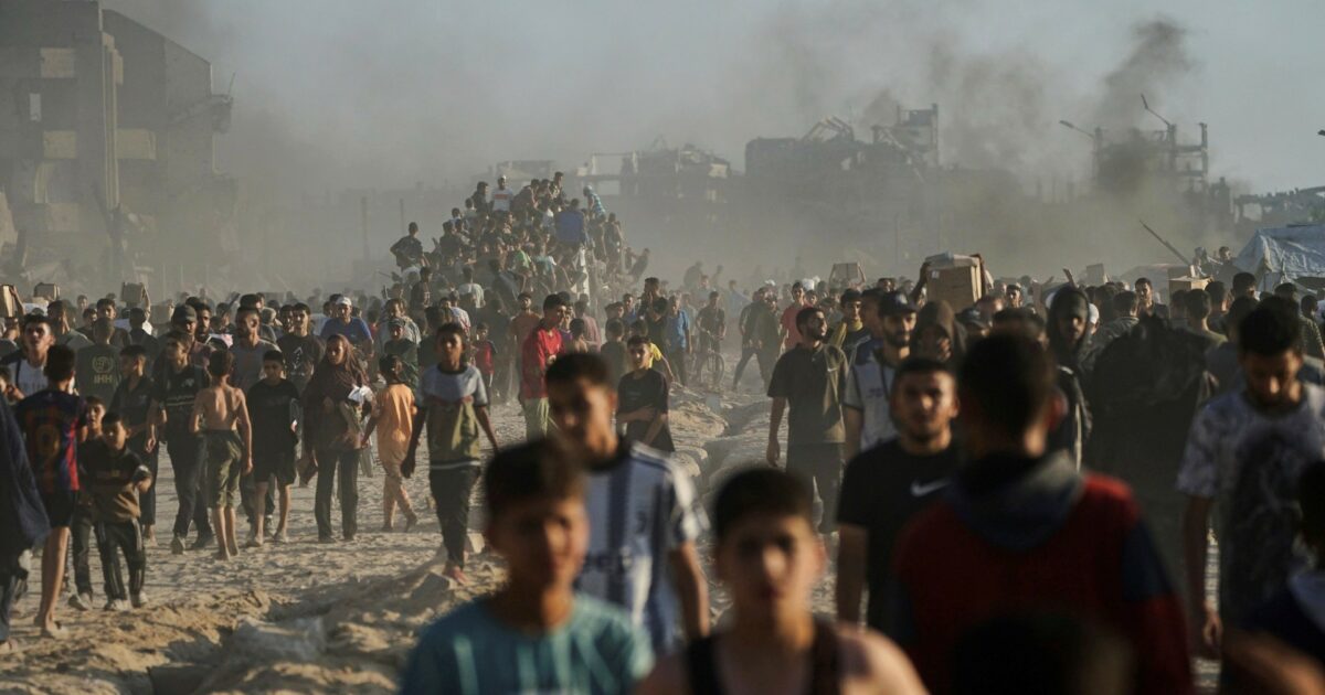 Gaza, altri due attacchi israeliani contro i palestinesi in fila per gli aiuti umanitari: almeno 34 morti Gaza, altri due attacchi israeliani contro i palestinesi in fila per gli aiuti umanitari: almeno 34 morti
