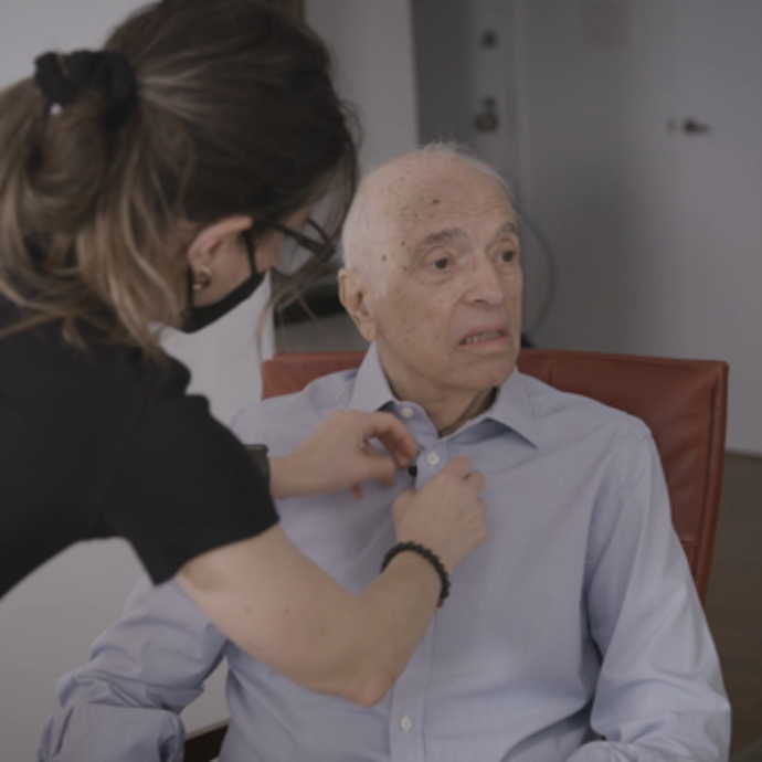 “Ho un tumore al sangue e mi resta un anno di vita. Ho creato un mio avatar così mio figlio potrà parlare con me quando sarò morto”: la storia di Peter Listro e della “resurrezione artificiale”