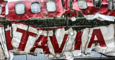 Copertina di Strage di Ustica, i familiari delle vittime chiedono di non archiviare: “Aereo abbattuto durante un episodio di guerra”