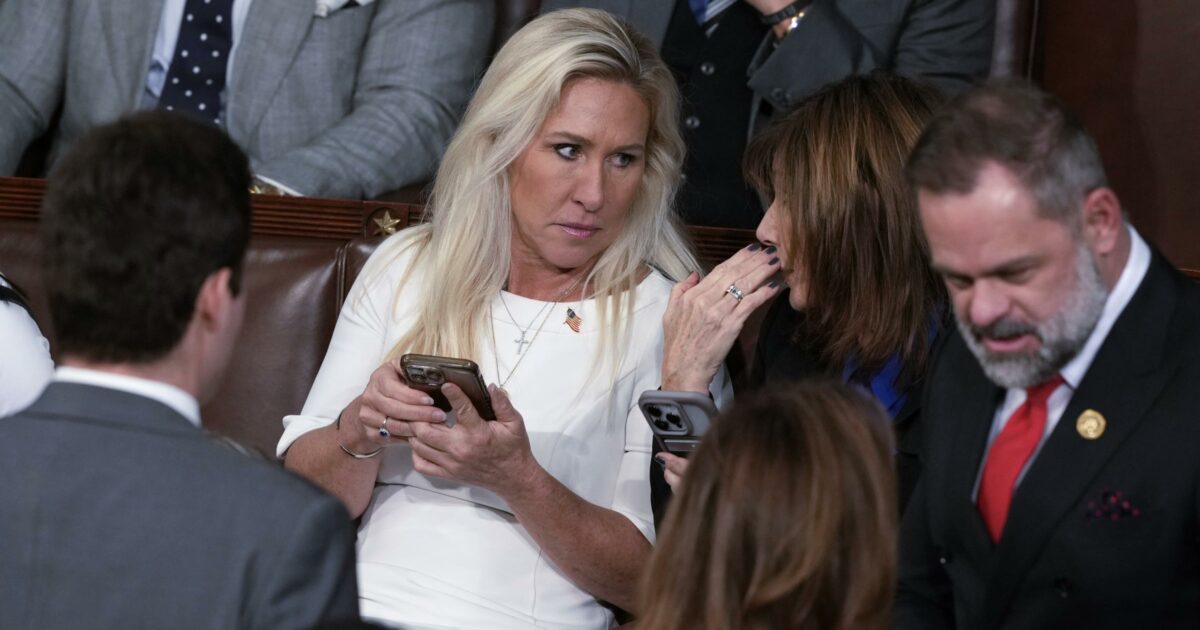 La Camera Usa ribolle contro le tentazioni di Trump di entrare in guerra: “Se vuole farlo, deve passare da qui” La Camera Usa ribolle contro le tentazioni di Trump di entrare in guerra: “Se vuole farlo, deve passare da qui”