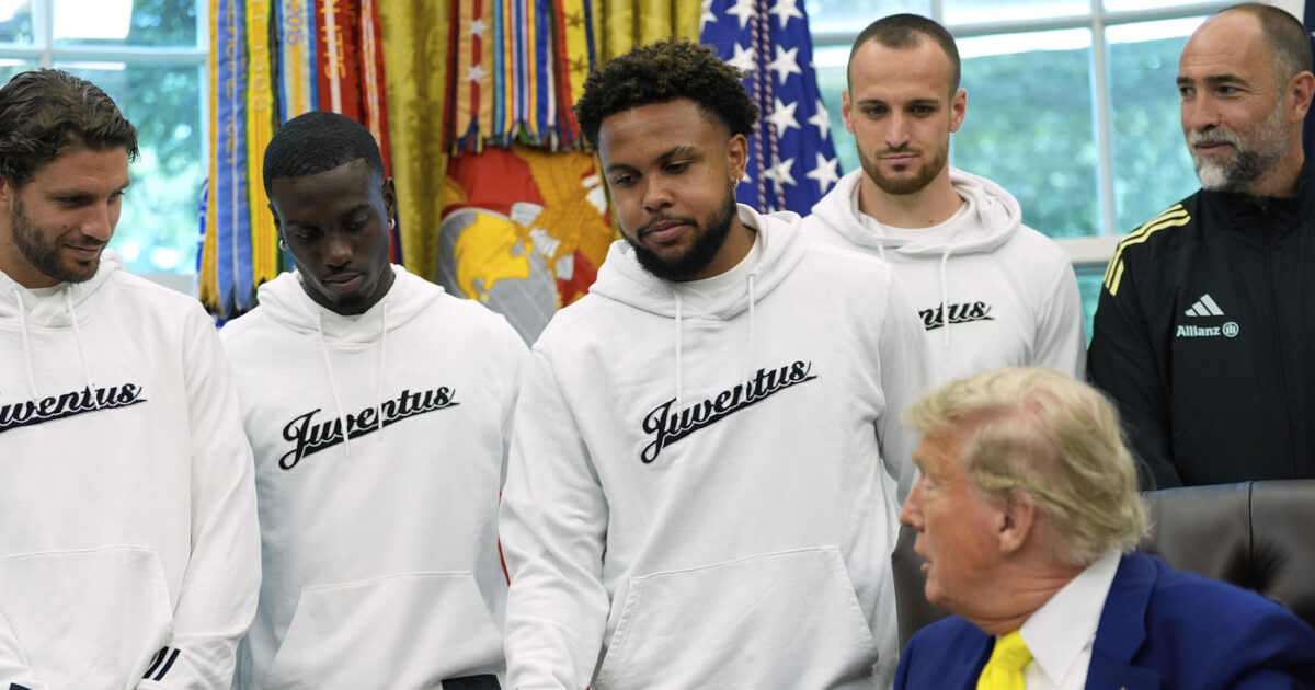 Medio Oriente, la Juve alla Casa Bianca nelle ore decisive della crisi: i giocatori ascoltano l’ultimatum di Trump all’Iran Medio Oriente, la Juve alla Casa Bianca nelle ore decisive della crisi: i giocatori ascoltano l’ultimatum di Trump all’Iran