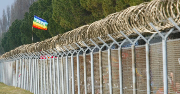 La linea ferroviaria Pisa-Livorno chiusa per lavori: “Per aumentare il trasporto di armi al più grande arsenale Usa in Ue”
