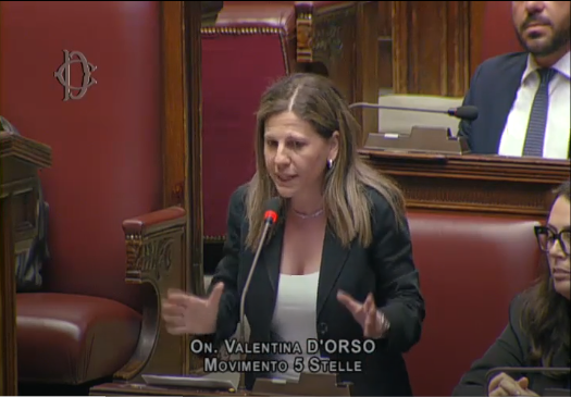 L’accusa della deputata M5s: “Questa settimana abbiamo lavorato in Aula quattro ore. Mi vergogno, cosa devono pensare i cittadini?” L’accusa della deputata M5s: “Questa settimana abbiamo lavorato in Aula quattro ore. Mi vergogno, cosa devono pensare i cittadini?”