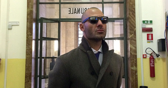 Maltrattamenti alla madre, il figlio di Bossi condannato a un anno e quattro mesi