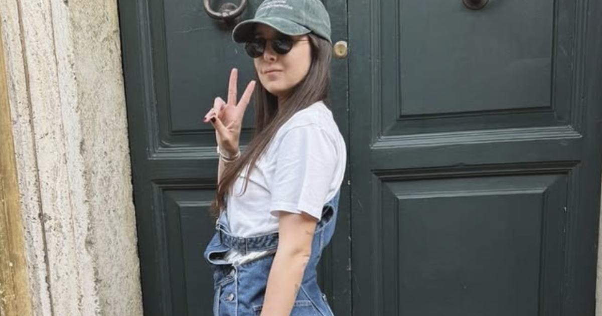 Camilla Mancini: “Ho subito bullismo per anni per via della paresi al viso con cui sono nata. Oggi sono me stessa, anche grazie a papà Roberto e a mamma Federica”